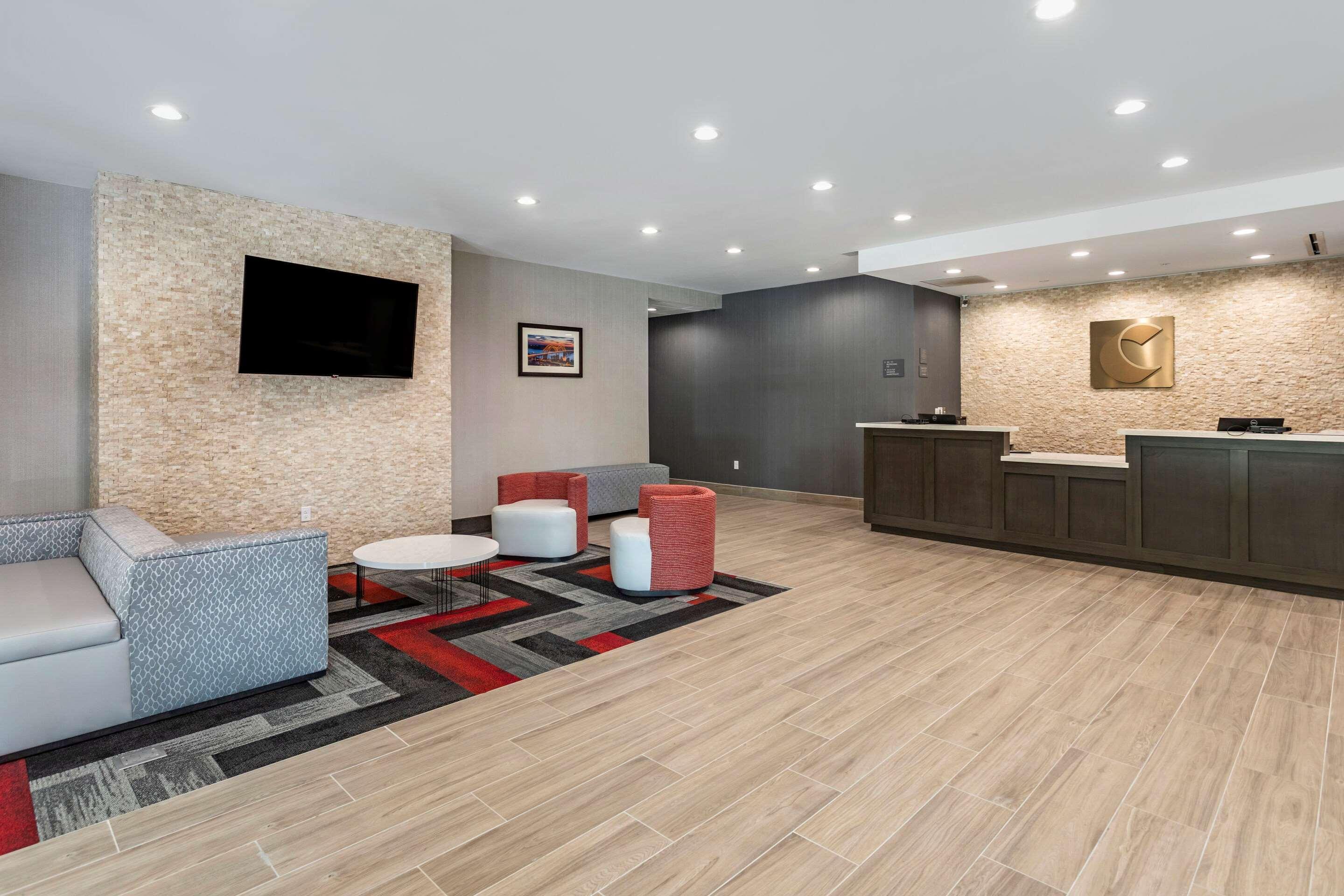 Comfort Inn & Suites Олив-Бранч Экстерьер фото